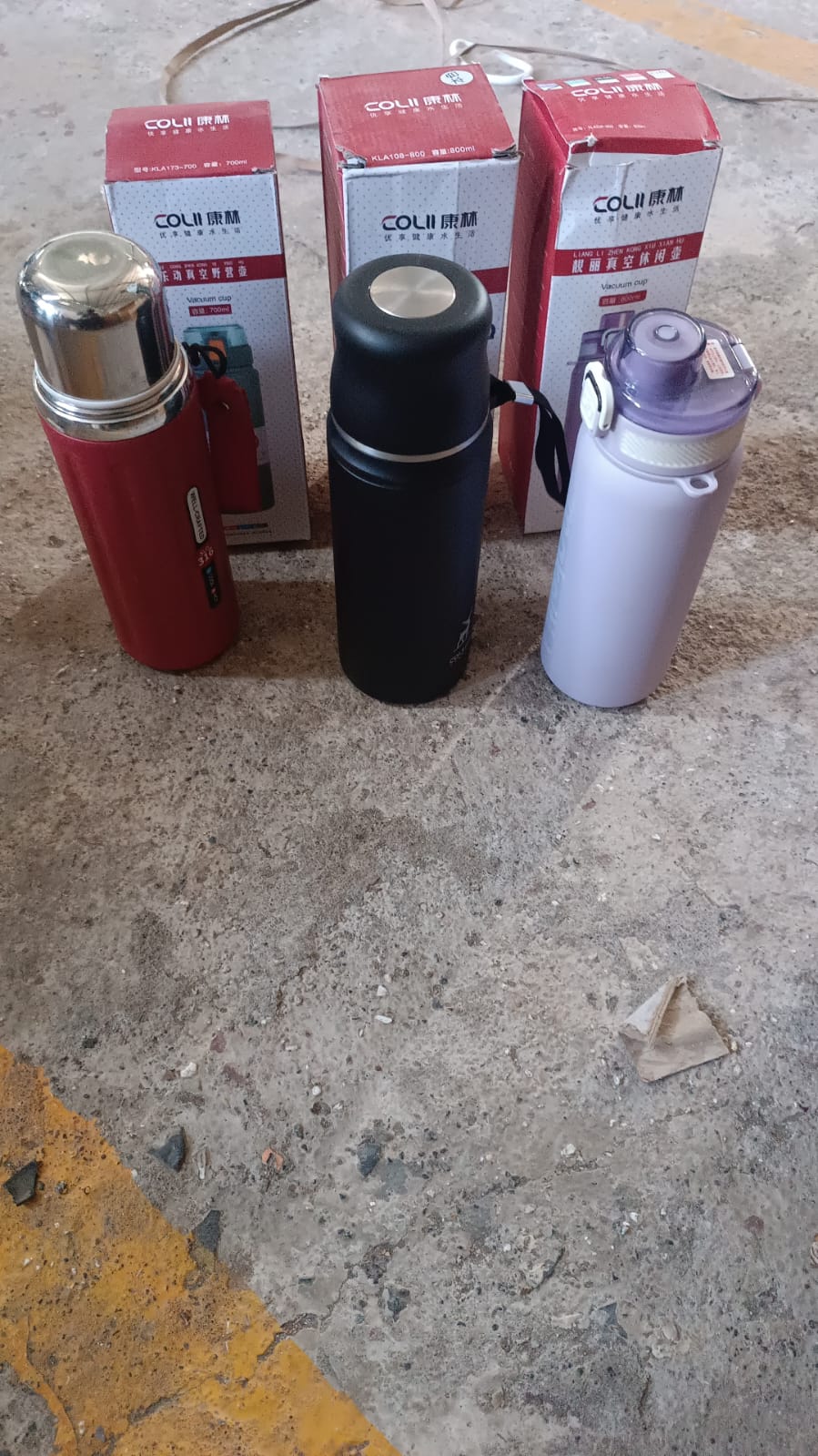 Stainless Steel Vacuum Insulated Water Bottle approx 800ml (1 Pc) Stainless Steel Vacuum Insulated Water Bottle approx 800ml (1 Pc)